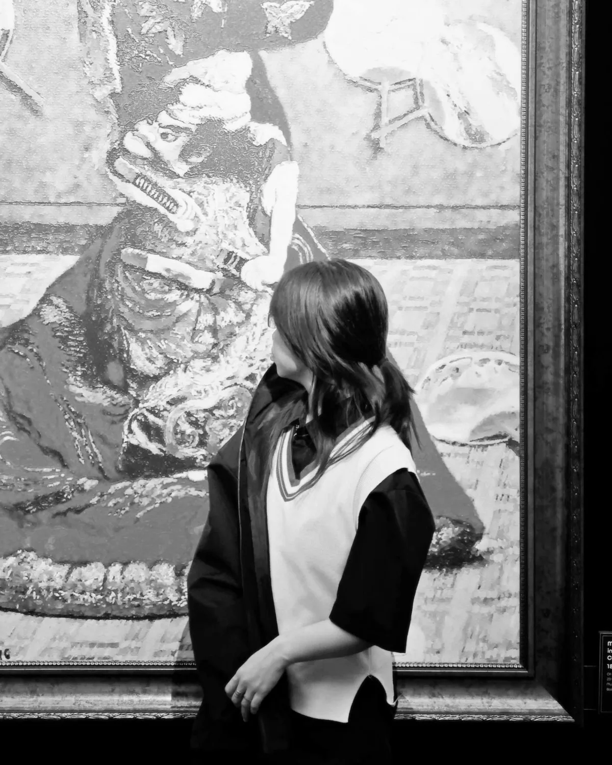 Shine Tu trước bức Madame Monet in Japanese Costume