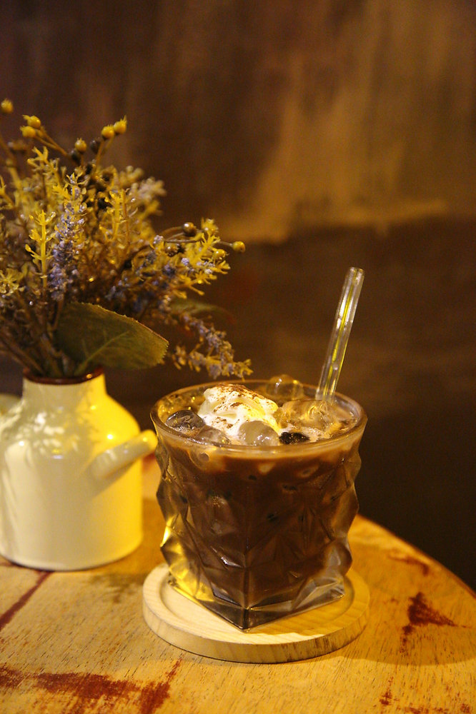 Hạnh phúc mùa hè: Thư thái bên tách trà ở Cliché Coffee